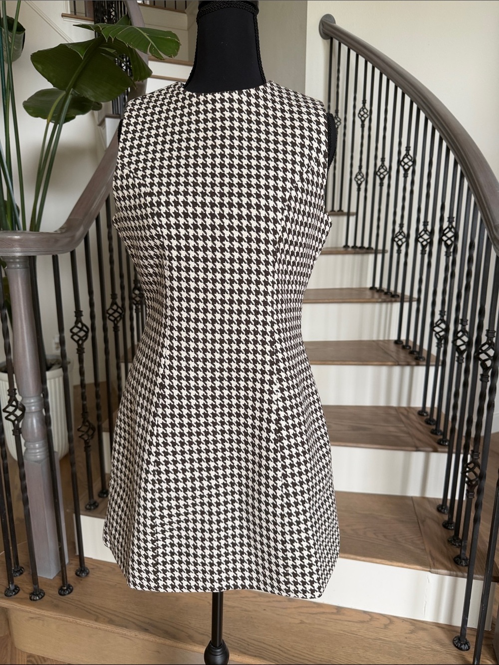 Commense Black & White Houndstooth Sleeveless Mini Dress